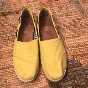 Yellow comfy toms
